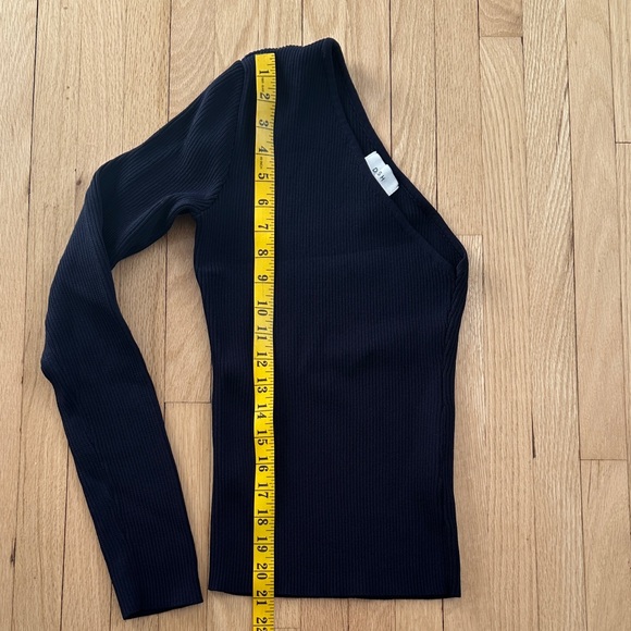 DISSH navy ribbed one-sleeved top medium - Picture 6 of 10